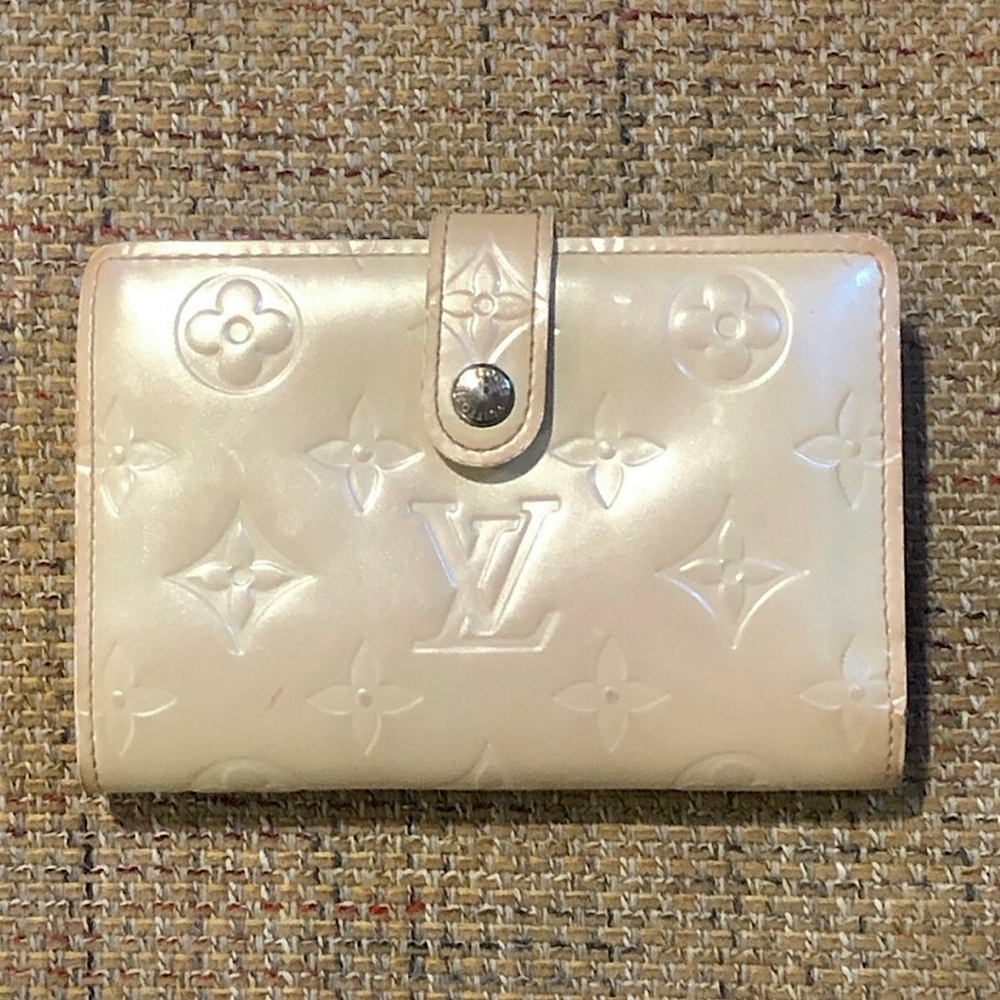 LOUIS VUITTON Ivory Vernis Leather Kiss Lock Bifold Wallet MI0076 - Picture 3 of 17